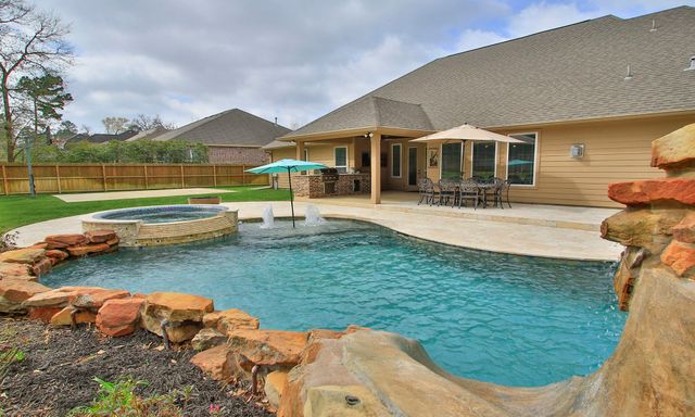 307 Council Oak Court, Magnolia, TX 77354