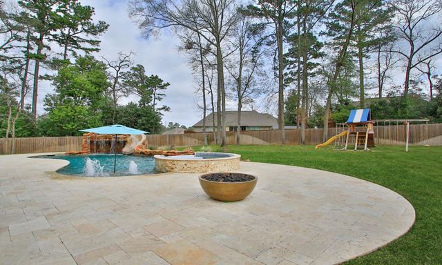 307 Council Oak Court, Magnolia, TX 77354