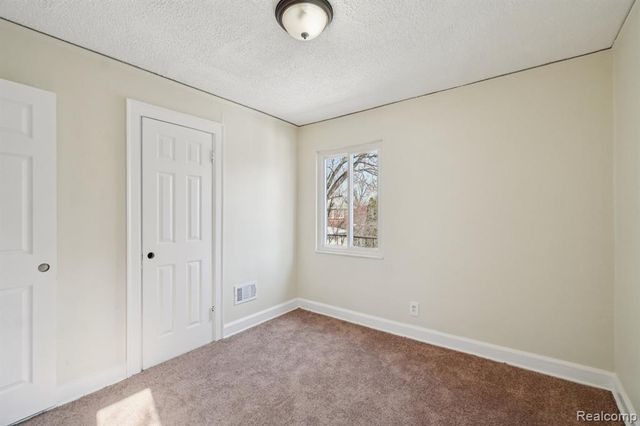 18238 Santa Rosa Drive, Detroit, MI 48221