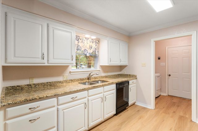 116 Meadowood Road, Enchanted Oaks, TX 75156