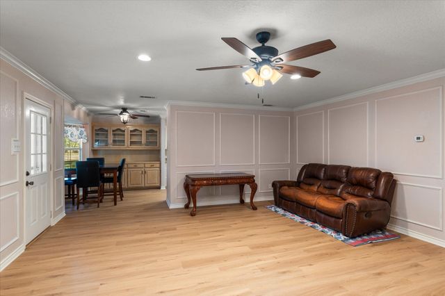 116 Meadowood Road, Enchanted Oaks, TX 75156