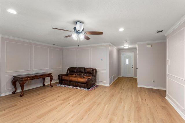 116 Meadowood Road, Enchanted Oaks, TX 75156