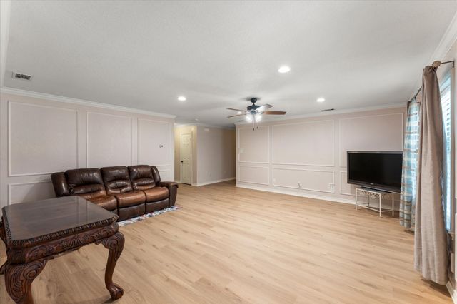 116 Meadowood Road, Enchanted Oaks, TX 75156