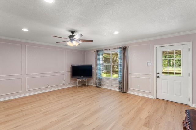 116 Meadowood Road, Enchanted Oaks, TX 75156