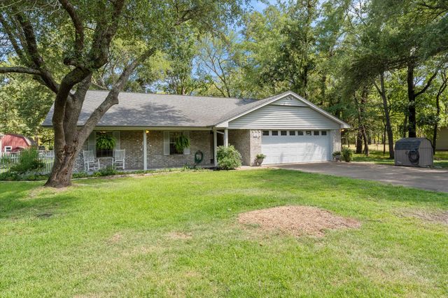 116 Meadowood Road, Enchanted Oaks, TX 75156