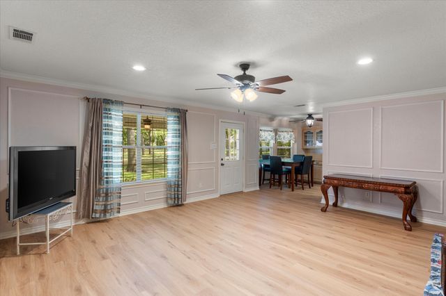 116 Meadowood Road, Enchanted Oaks, TX 75156