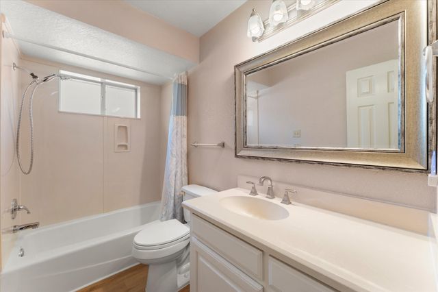 116 Meadowood Road, Enchanted Oaks, TX 75156