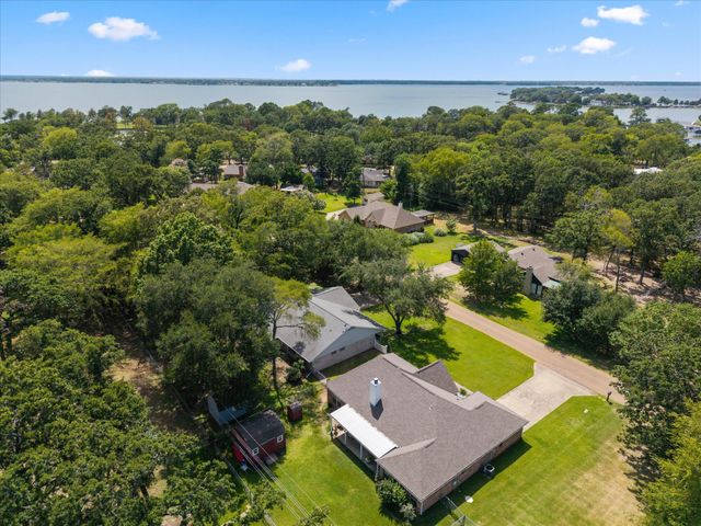 116 Meadowood Road, Enchanted Oaks, TX 75156