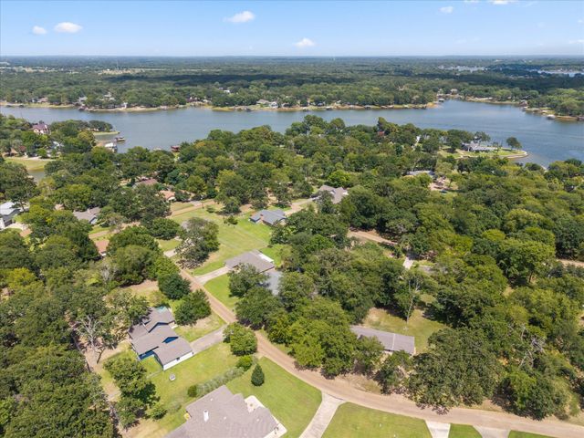 116 Meadowood Road, Enchanted Oaks, TX 75156