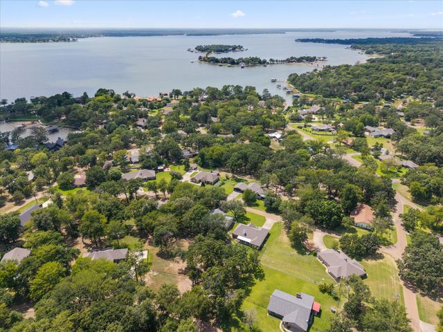 116 Meadowood Road, Enchanted Oaks, TX 75156