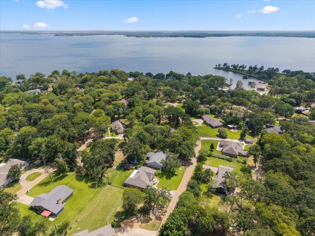 116 Meadowood Road, Enchanted Oaks, TX 75156