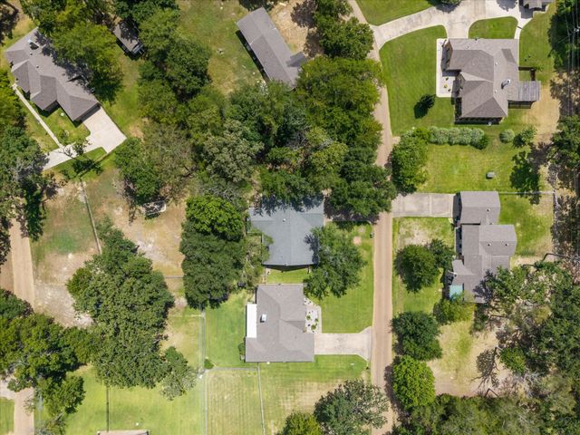 116 Meadowood Road, Enchanted Oaks, TX 75156