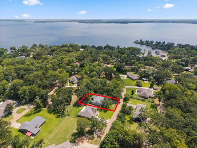 116 Meadowood Road, Enchanted Oaks, TX 75156