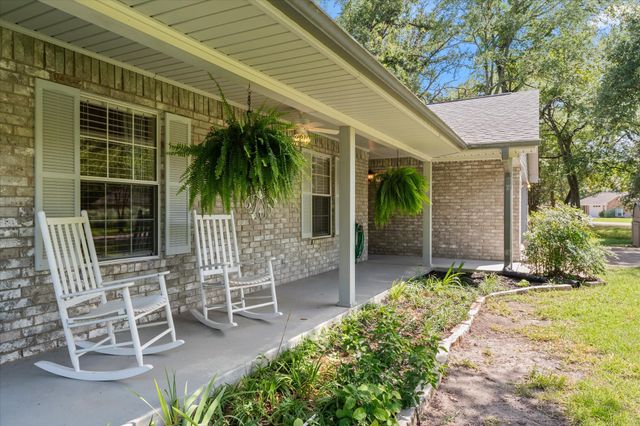 116 Meadowood Road, Enchanted Oaks, TX 75156