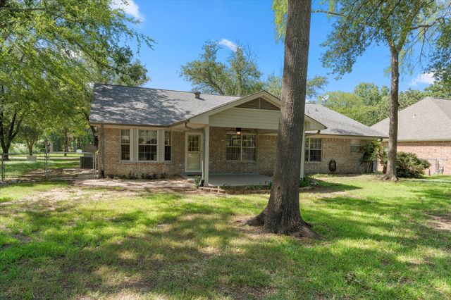 116 Meadowood Road, Enchanted Oaks, TX 75156