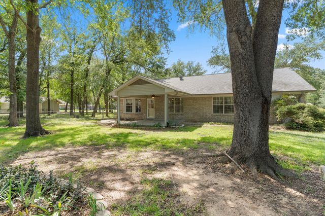 116 Meadowood Road, Enchanted Oaks, TX 75156