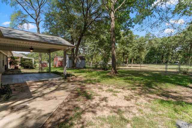 116 Meadowood Road, Enchanted Oaks, TX 75156