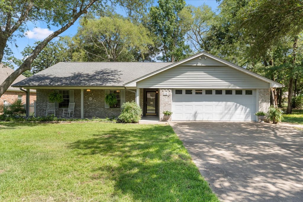 116 Meadowood Road, Enchanted Oaks, TX 75156