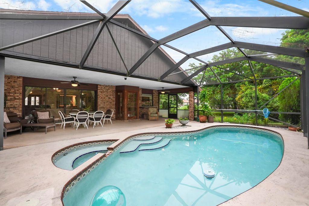 472 SE Majestic Terrace, Port St Lucie, FL 34983