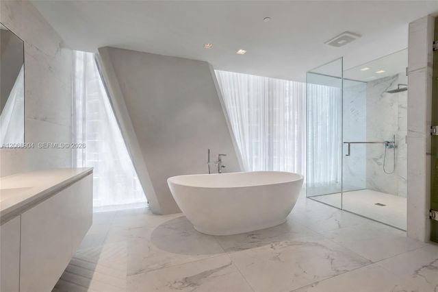 1000 Biscayne Boulevard 3901, Miami, FL 33132