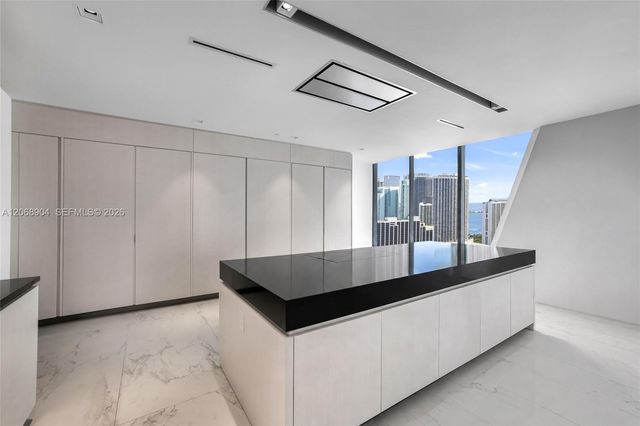 1000 Biscayne Boulevard 3901, Miami, FL 33132