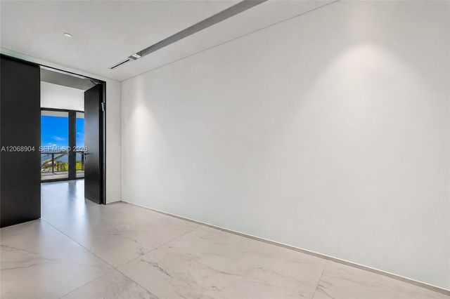 1000 Biscayne Boulevard 3901, Miami, FL 33132