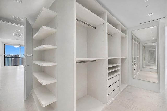 1000 Biscayne Boulevard 3901, Miami, FL 33132
