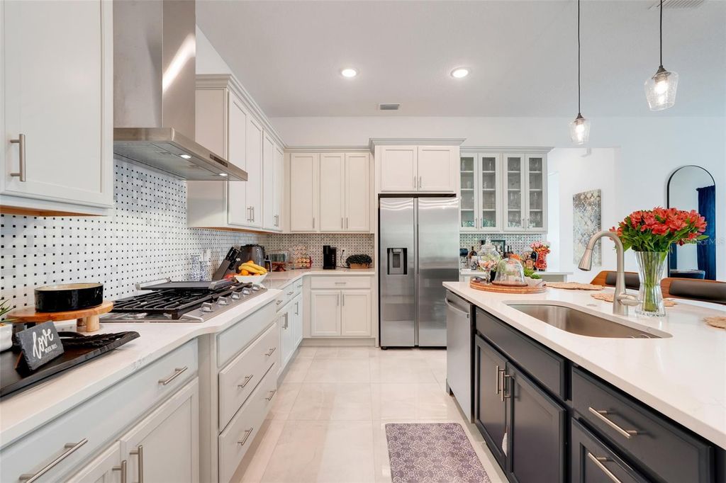 Image 12 of property listing at 1990 WALLINGFORD LOOP, Mount Dora, FL 32757