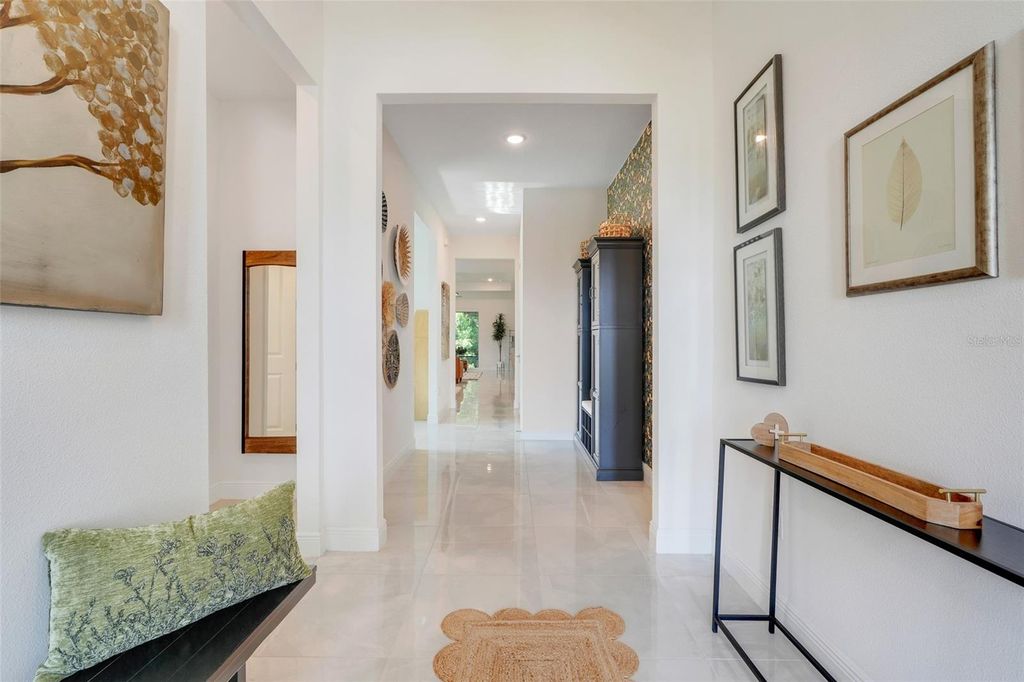 Image 4 of property listing at 1990 WALLINGFORD LOOP, Mount Dora, FL 32757