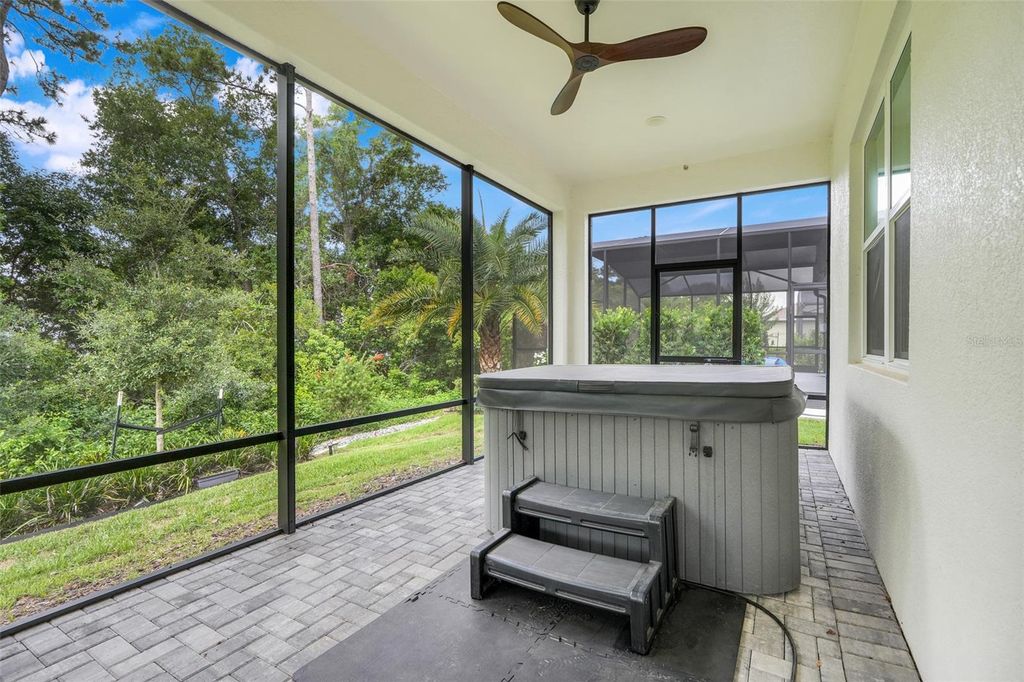 Image 32 of property listing at 1990 WALLINGFORD LOOP, Mount Dora, FL 32757