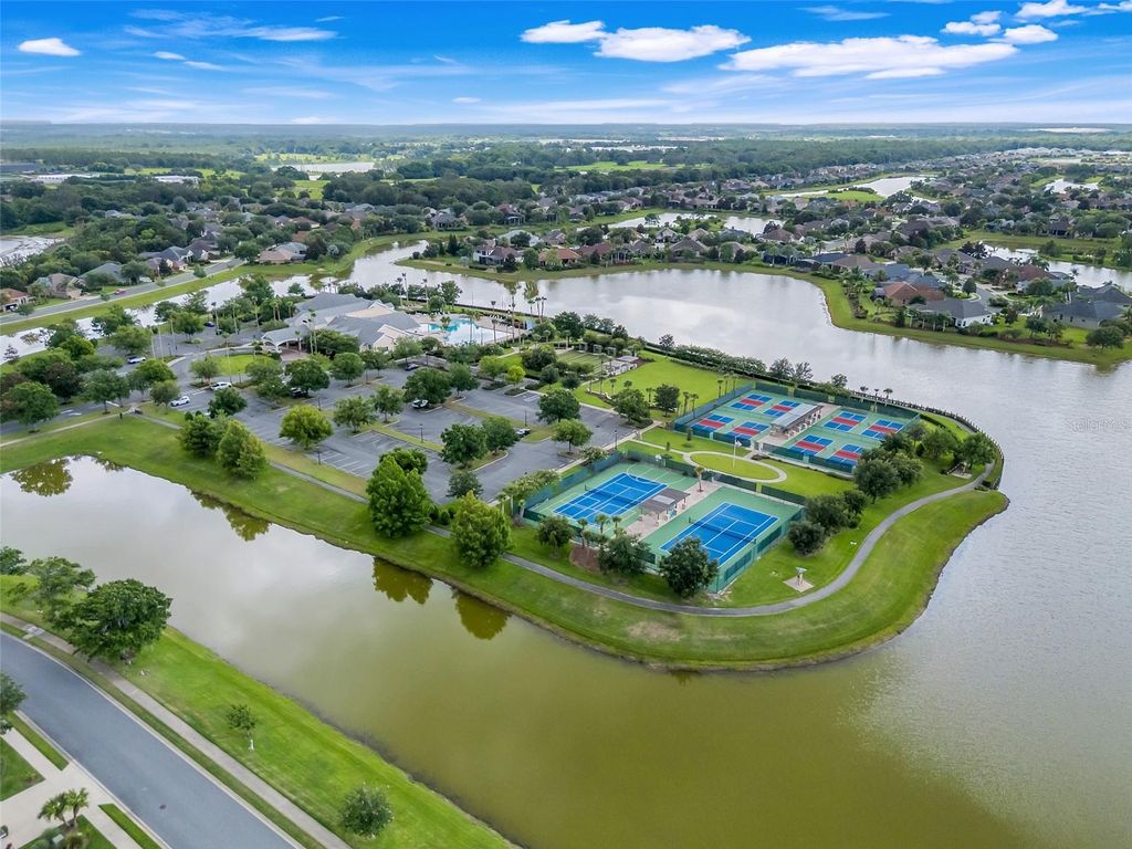 Image 39 of property listing at 1990 WALLINGFORD LOOP, Mount Dora, FL 32757