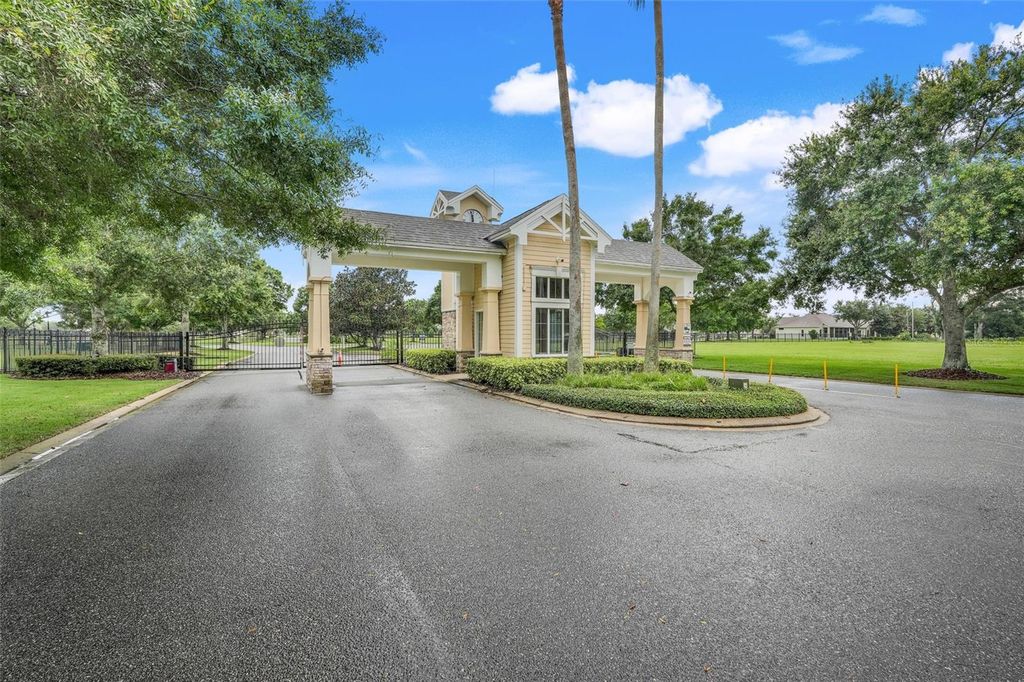 Image 46 of property listing at 1990 WALLINGFORD LOOP, Mount Dora, FL 32757