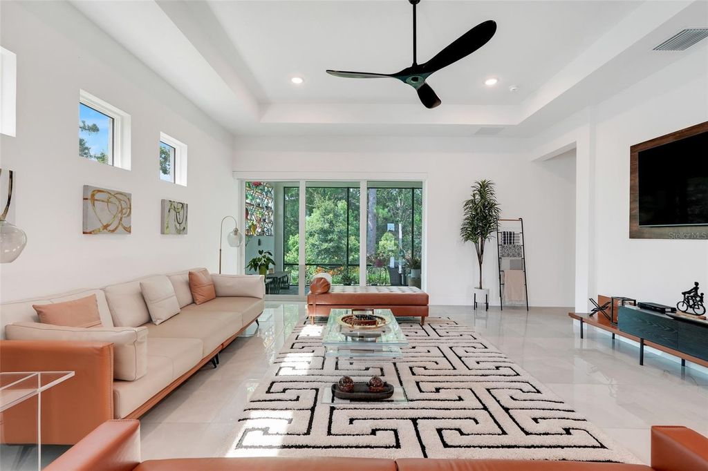 Image 8 of property listing at 1990 WALLINGFORD LOOP, Mount Dora, FL 32757