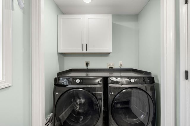 2 Sara Beth Lane, Londonderry, NH 03053