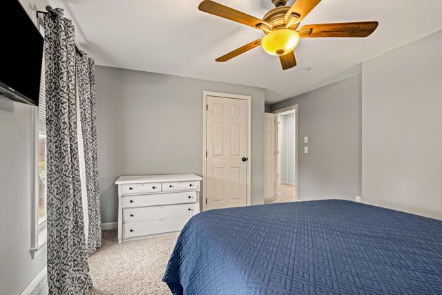 2 Sara Beth Lane, Londonderry, NH 03053