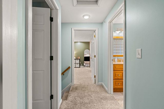 2 Sara Beth Lane, Londonderry, NH 03053