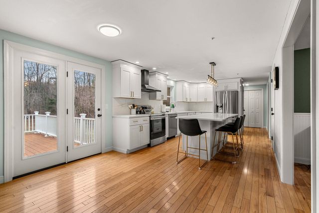 2 Sara Beth Lane, Londonderry, NH 03053