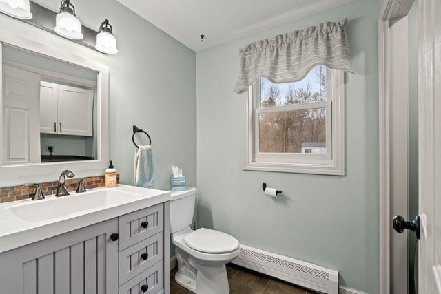 2 Sara Beth Lane, Londonderry, NH 03053