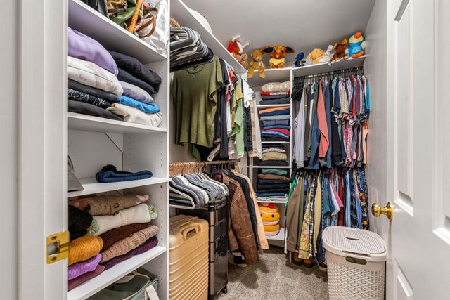 2 Sara Beth Lane, Londonderry, NH 03053