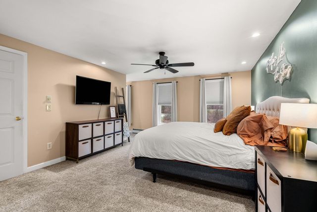 2 Sara Beth Lane, Londonderry, NH 03053