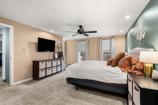 2 Sara Beth Lane, Londonderry, NH 03053