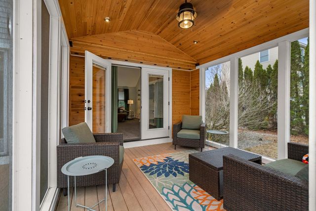 2 Sara Beth Lane, Londonderry, NH 03053