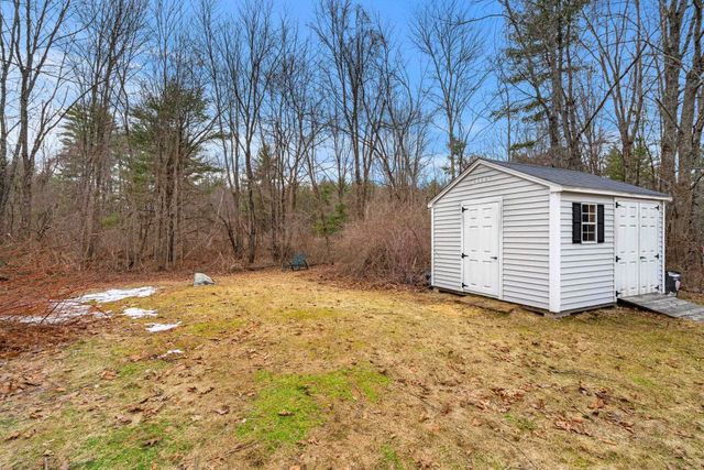 2 Sara Beth Lane, Londonderry, NH 03053