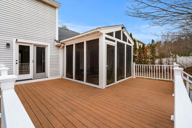 2 Sara Beth Lane, Londonderry, NH 03053