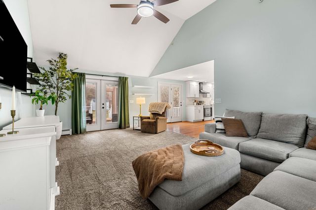 2 Sara Beth Lane, Londonderry, NH 03053