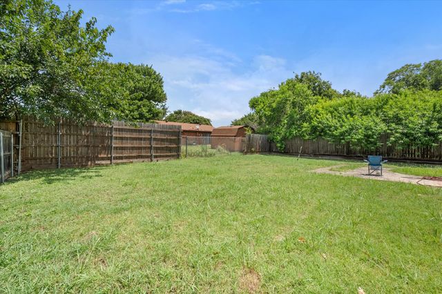 2325 Wildbriar Drive, Arlington, TX 76014