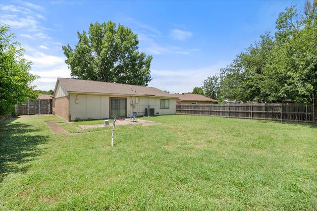 2325 Wildbriar Drive, Arlington, TX 76014