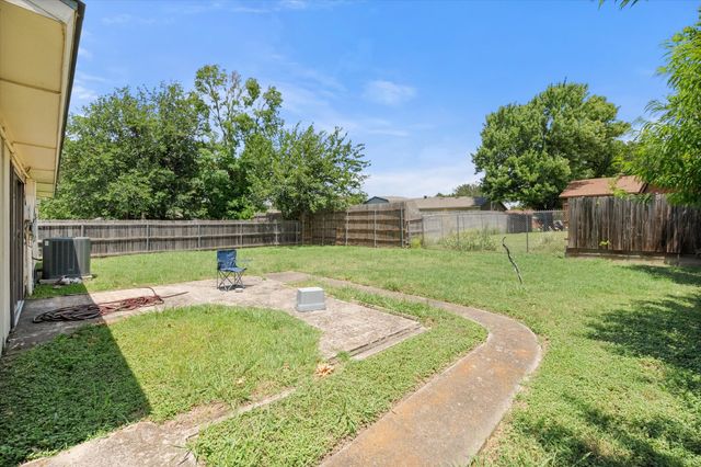 2325 Wildbriar Drive, Arlington, TX 76014