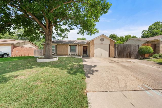 2325 Wildbriar Drive, Arlington, TX 76014