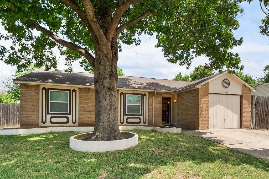 2325 Wildbriar Drive, Arlington, TX 76014